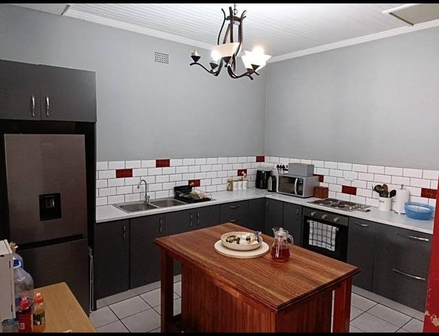 3 BEDROOM HOUSE FOR SALE IN GEORGE CENTRAL